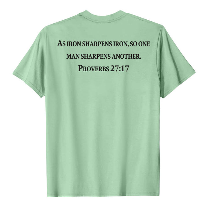 Christianartworkshop Come il ferro affila il ferro Proverbi 27:17 Maglietta a maniche corte premium con croce sul petto e scritta sulla schiena - image 17