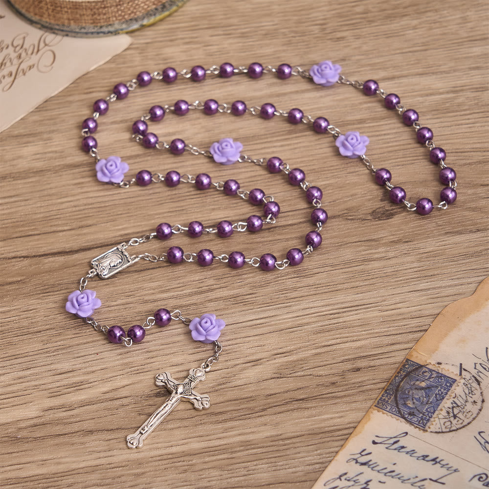 Christianartworkshop Rosario liscio con perle rotonde in stile perla, ornamento a rosa e ciondolo centrale vintage della Vergine Maria. - image 1