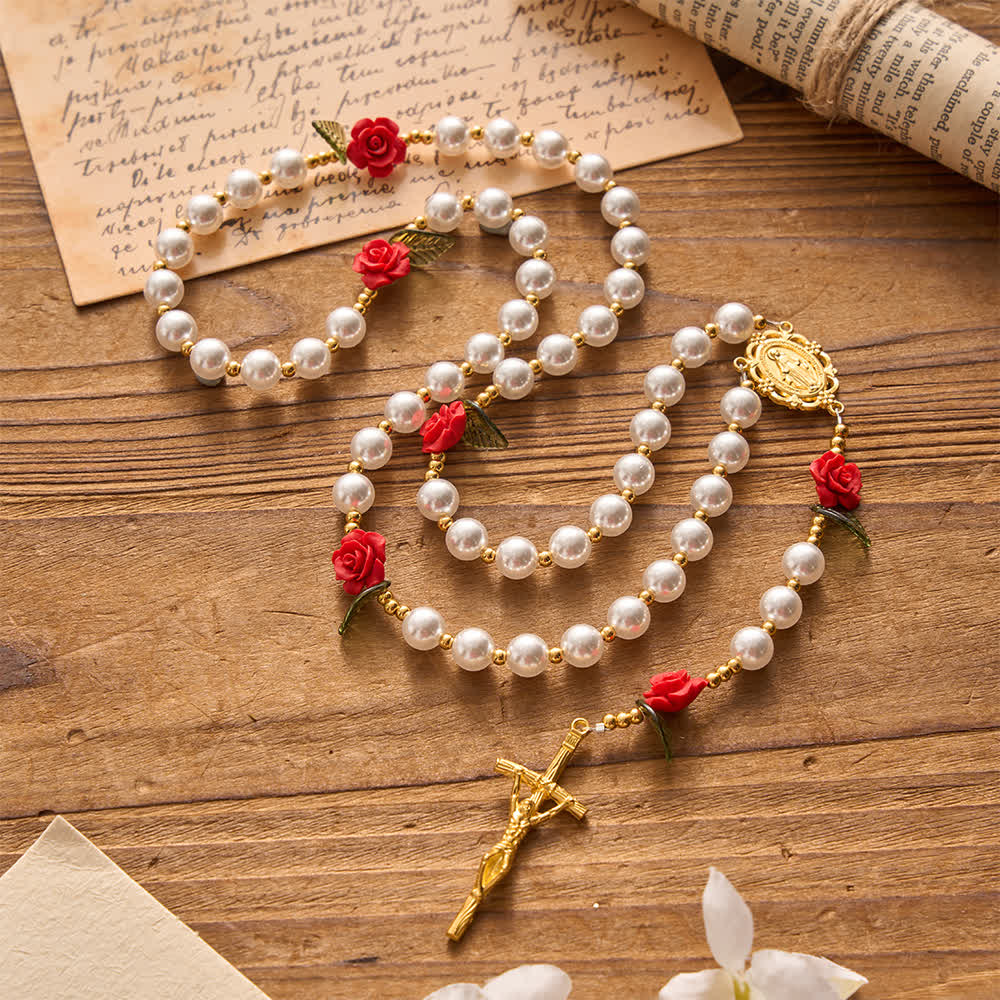 Christianartworkshop Rosario classico in avorio e rose rosse: delicata ed elegante devozione mariana. - image 2