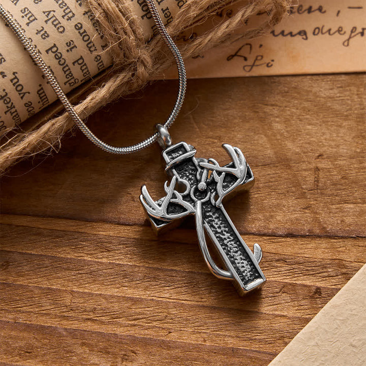 Collana con ciondolo a croce da caccia e pesca Christianartworkshop : fede all'aria aperta e devozione spirituale - image 2