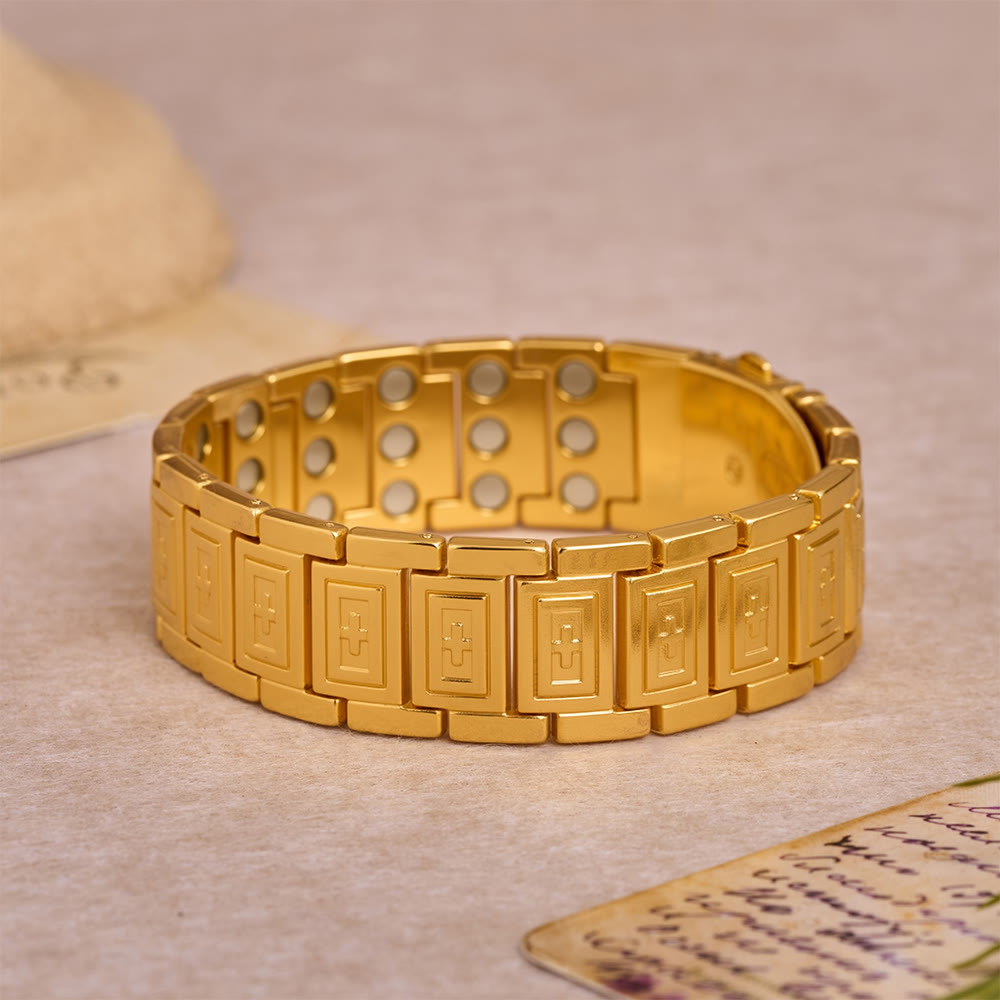 Christianartworkshop Bracciale a maglie in stile cinturino d'orologio con croce in rilievo incassata su ogni maglia rettangolare. - D'oro - image 4