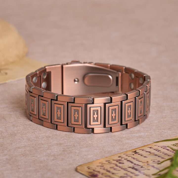 Christianartworkshop Bracciale a maglie in stile cinturino d'orologio con croce in rilievo incassata su ogni maglia rettangolare. - Bronzo - image 0