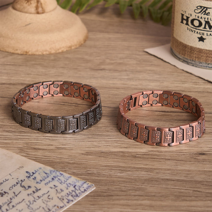 Christianartworkshop Bracciale rettangolare a maglie solide con croce incisa incorniciata da perline a bolla e chiusura regolabile pieghevole. - image 1
