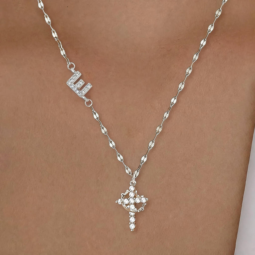 Collana con croce e corona personalizzata con iniziale AZ in tonalità oro e argento Christianartworkshop : ciondolo personalizzato con monogramma di fede sacra. - E - Argento - image 34