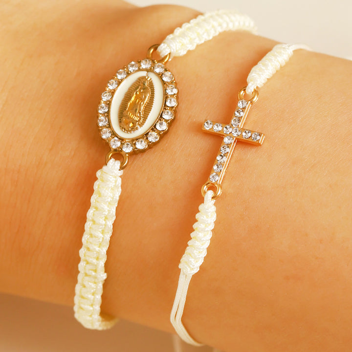 Christianartworkshop Set di braccialetti con cordino a doppia treccia, croce tempestata di zirconi e medaglia della Madonna con aureola di strass. - Bianco - image 4
