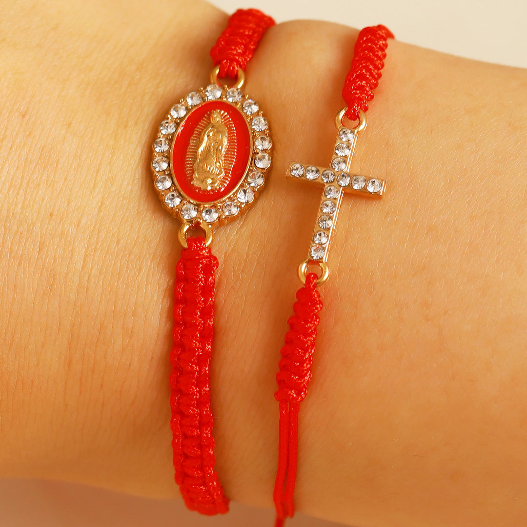 Christianartworkshop Set di braccialetti con cordino a doppia treccia, croce tempestata di zirconi e medaglia della Madonna con aureola di strass. - Rosso - image 2