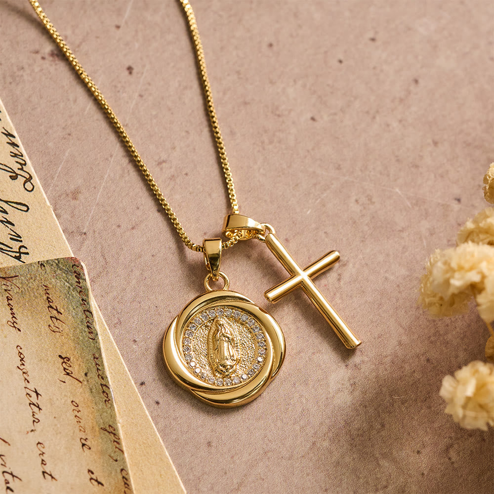 Christianartworkshop Collana con doppio pendente, medaglione della Madonna circondato da zirconi e ciondolo a croce lucida. - image 3