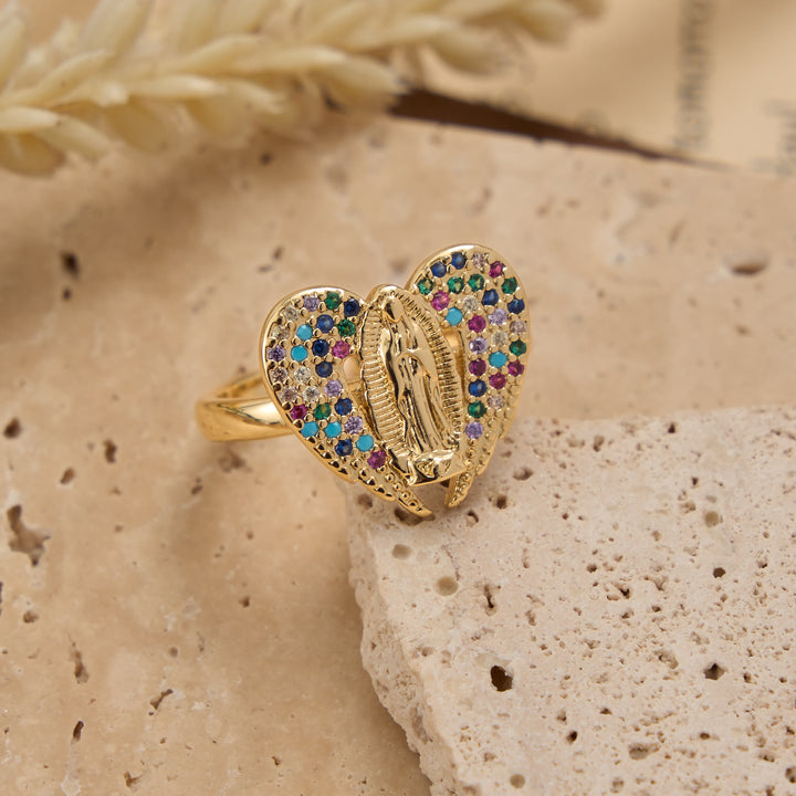 Christianartworkshop Anello aperto regolabile con alone di zirconi colorati. Ciondolo della Madonna di Guadalupe: simbolo di tenera grazia materna. - image 3