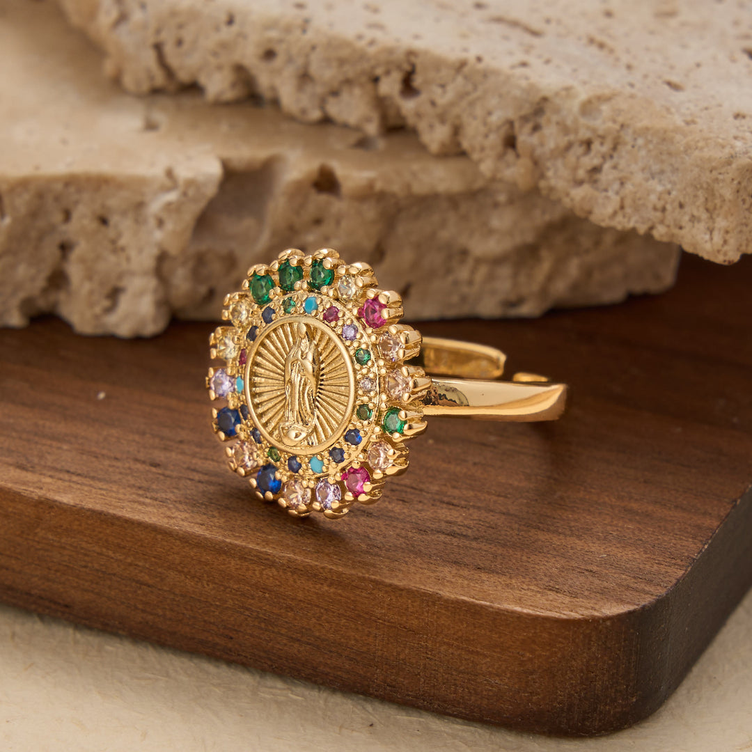 Christianartworkshop Anello aperto regolabile con alone di zirconi colorati. Ciondolo della Madonna di Guadalupe: simbolo di tenera grazia materna. - image 9