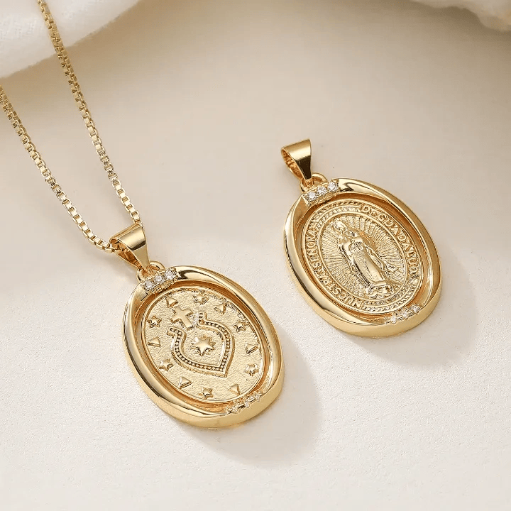 Christianartworkshop Collana con ciondolo ovale girevole reversibile con immagini della Madonna di Guadalupe e del Sacro Cuore. - image 2