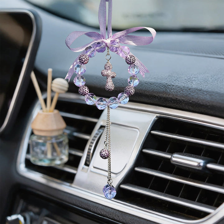 Christianartworkshop Ciondolo per auto a forma di croce con ghirlanda di cristalli e fiocco: simbolo di grazia protettiva e fede in un viaggio sicuro. - image 4