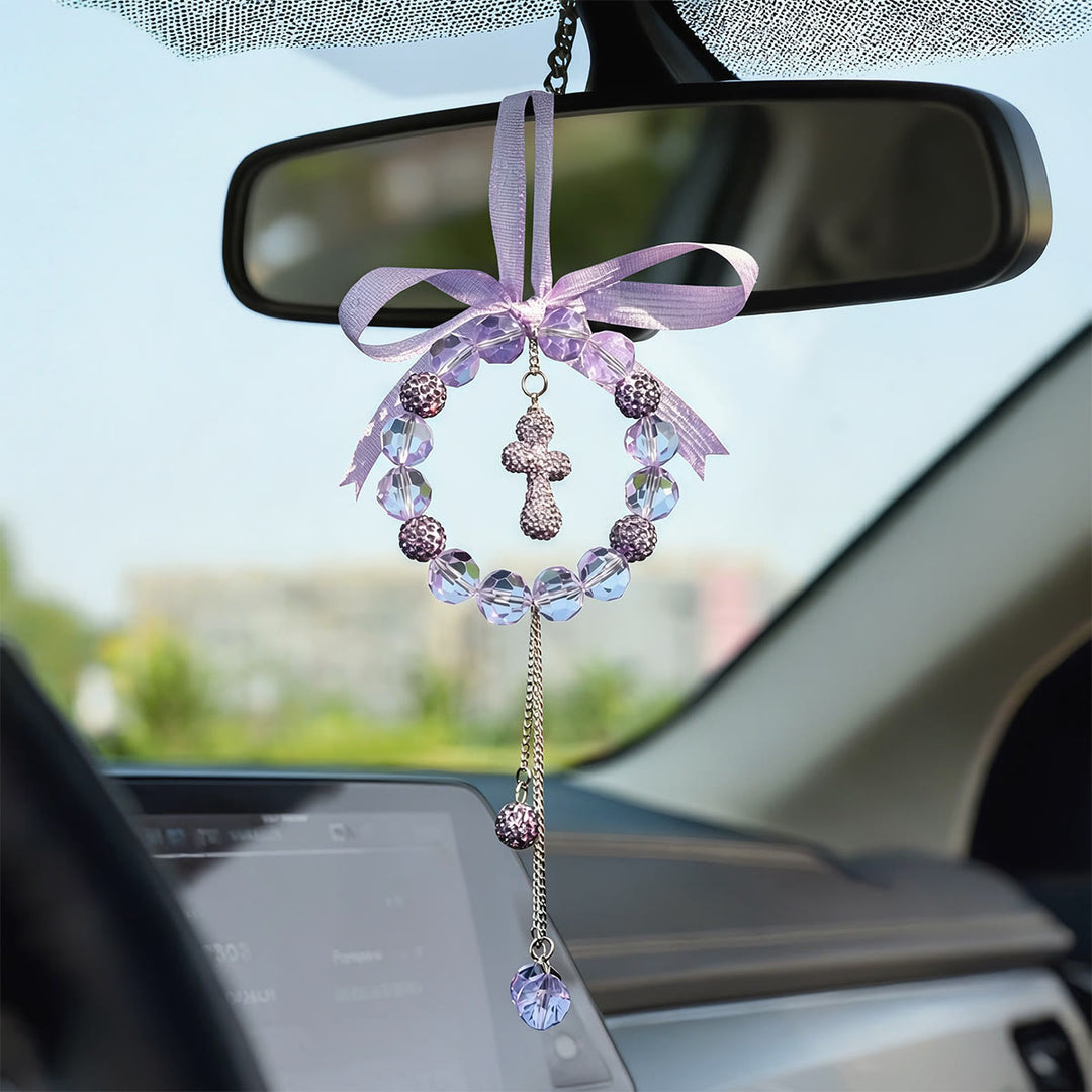 Christianartworkshop Ciondolo per auto a forma di croce con ghirlanda di cristalli e fiocco: simbolo di grazia protettiva e fede in un viaggio sicuro. - image 2