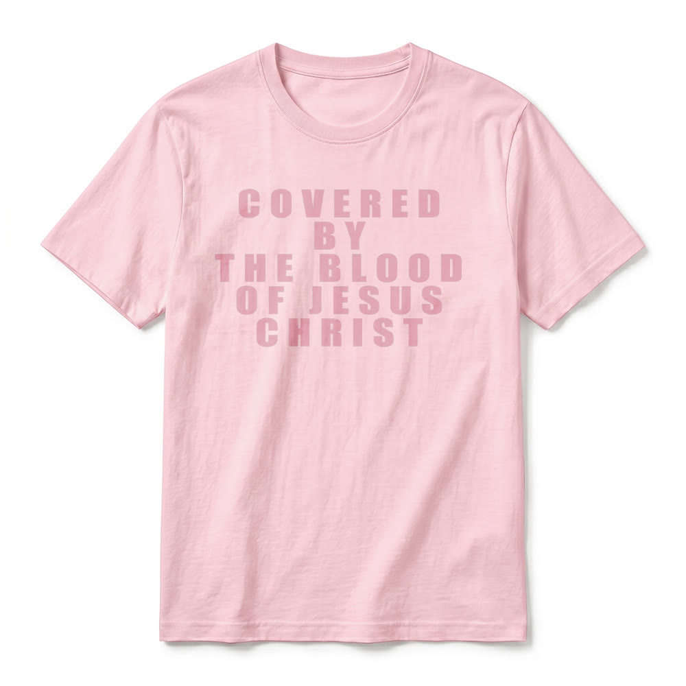 Christianartworkshop T-shirt a maniche corte premium con la scritta "Coperto dal sangue di Gesù Cristo" - image 6
