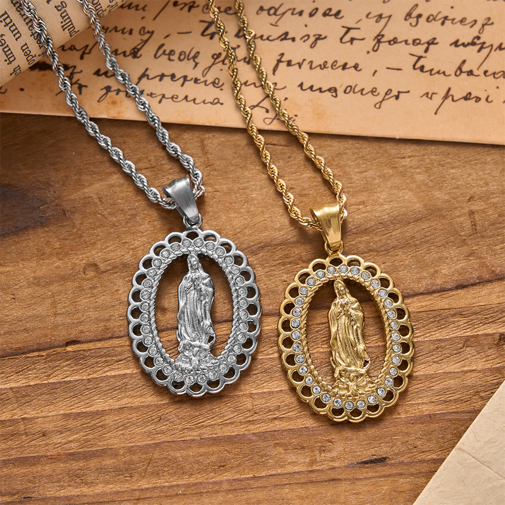 Christianartworkshop Collana ovale traforata con l'immagine della Madonna, con aureola di zirconi e catena intrecciata: un ricordo della Divina Misericordia e della Protezione Celeste. - image 2