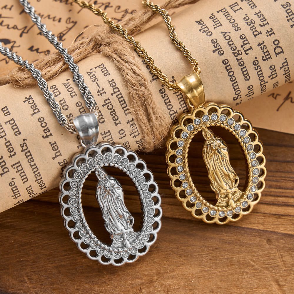 Christianartworkshop Collana ovale traforata con l'immagine della Madonna, con aureola di zirconi e catena intrecciata: un ricordo della Divina Misericordia e della Protezione Celeste. - image 1