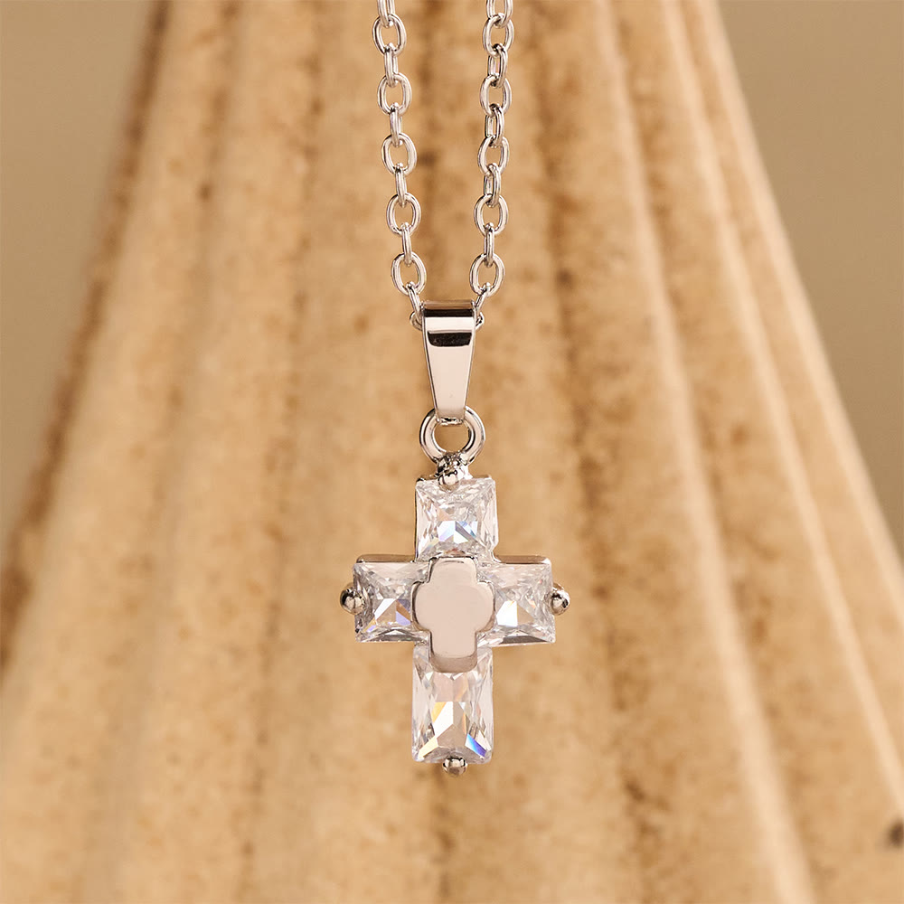 Christianartworkshop Collana con ciondolo a croce tempestato di zirconi e inserto centrale lucido: simbolo di radiosa grazia sacra e fede incrollabile. - Argento - image 3