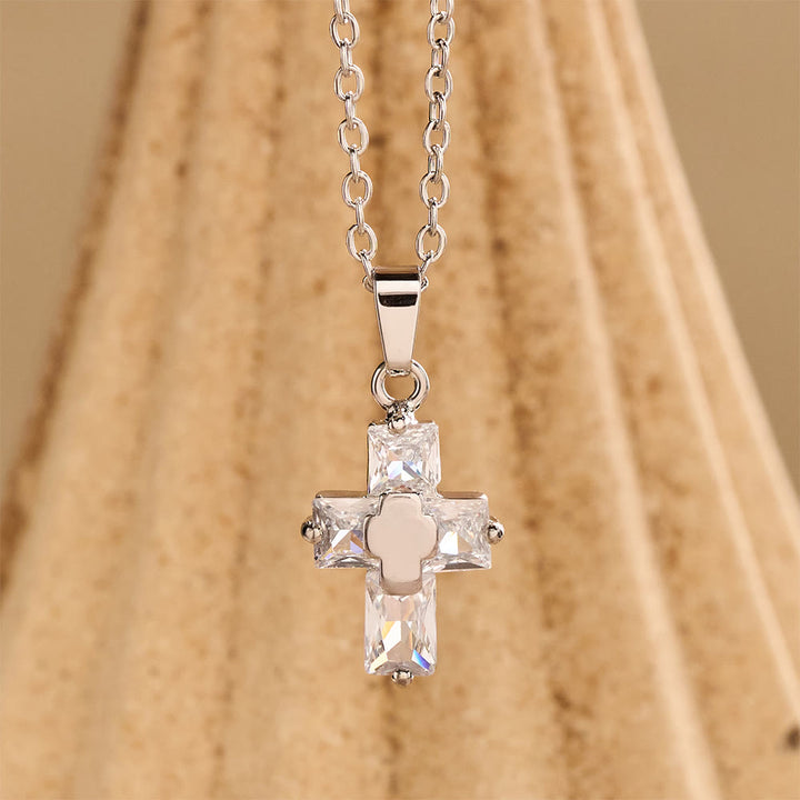 Christianartworkshop Collana con ciondolo a croce tempestato di zirconi e inserto centrale lucido: simbolo di radiosa grazia sacra e fede incrollabile. - Argento - image 3
