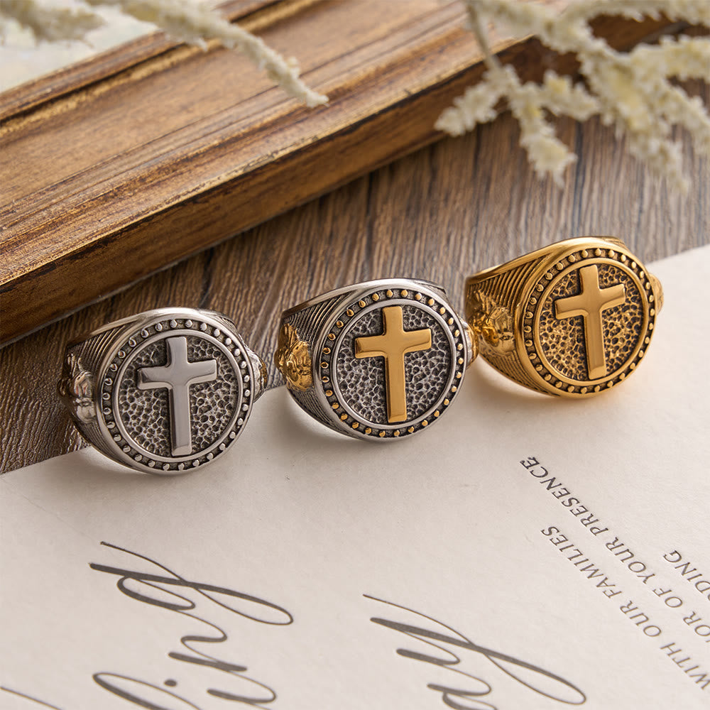 Christianartworkshop Anello vintage bicolore con croce e profilo di Gesù: simbolo di fede senza tempo e protezione sacra. - image 1