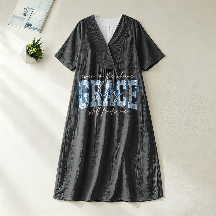 Abito midi ampio con scollo a V e stampa a quadri "His Grace Still Finds Me" Christianartworkshop. - Nero - 4XL - image 0