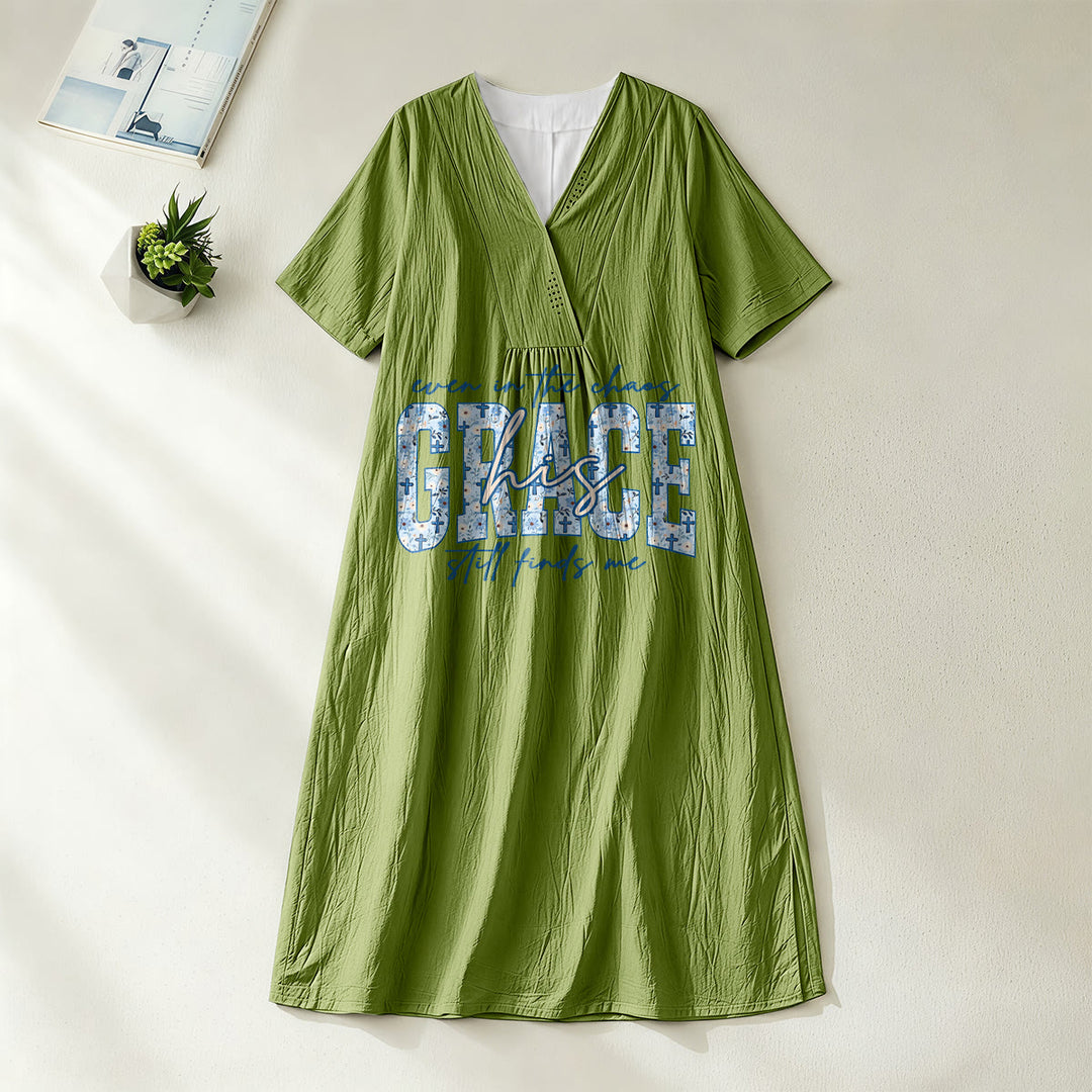 Abito midi ampio con scollo a V e stampa a quadri "His Grace Still Finds Me" Christianartworkshop. - Verde oliva - 4XL - image 12