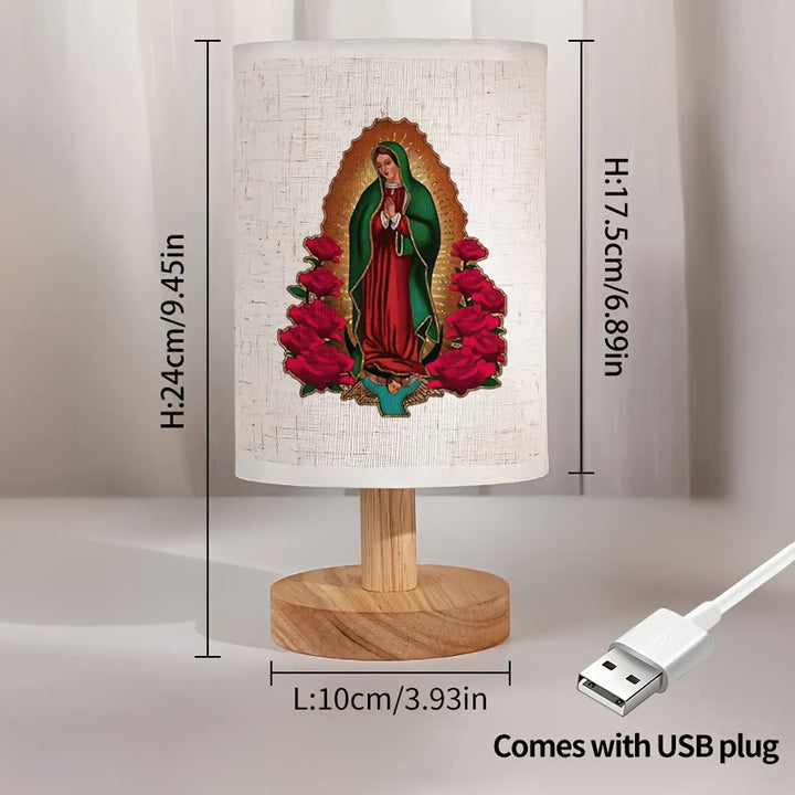 Christianartworkshop Lampada da tavolo con base in legno naturale e paralume in tessuto, raffigurante la Madonna di Guadalupe: simbolo di dolci benedizioni notturne. - image 4