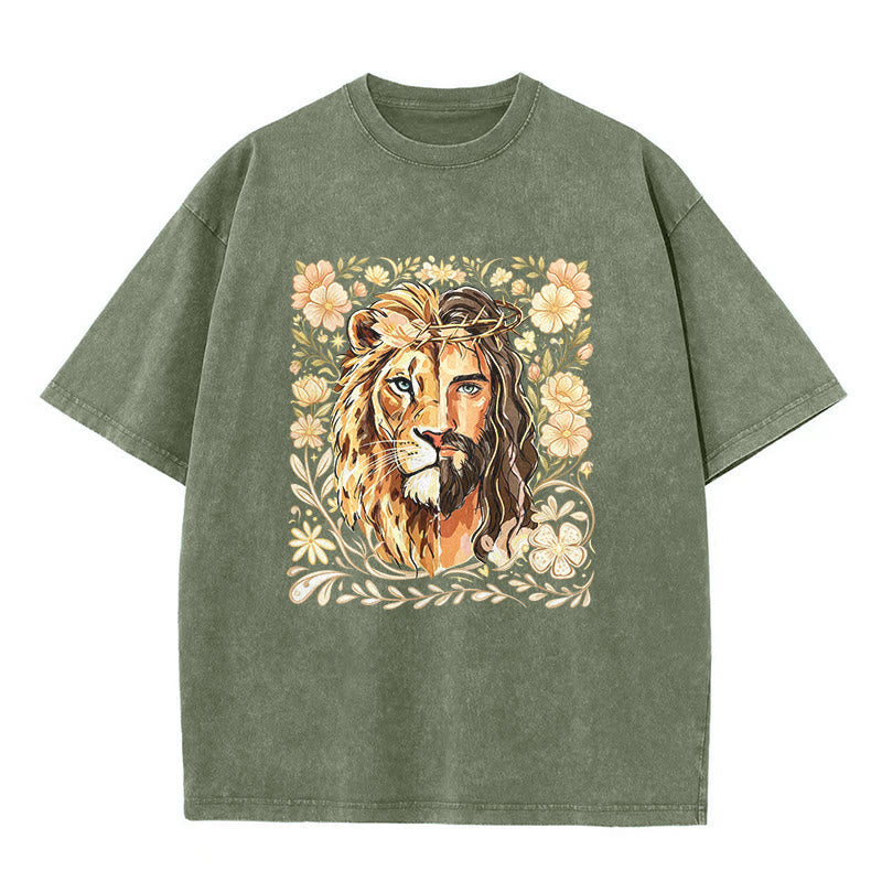 Christianartworkshop T-shirt unisex lavata con stampa floreale del Leone di Giuda e messaggio di fede. - Verde militare - 5XL - image 1