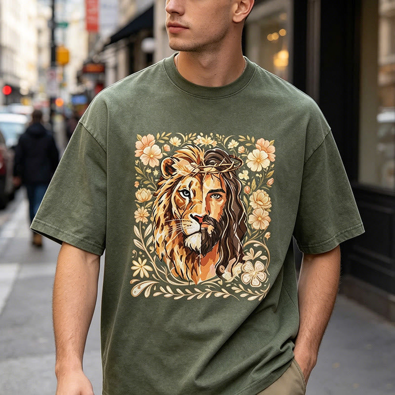 Christianartworkshop T-shirt unisex lavata con stampa floreale del Leone di Giuda e messaggio di fede. - image 0