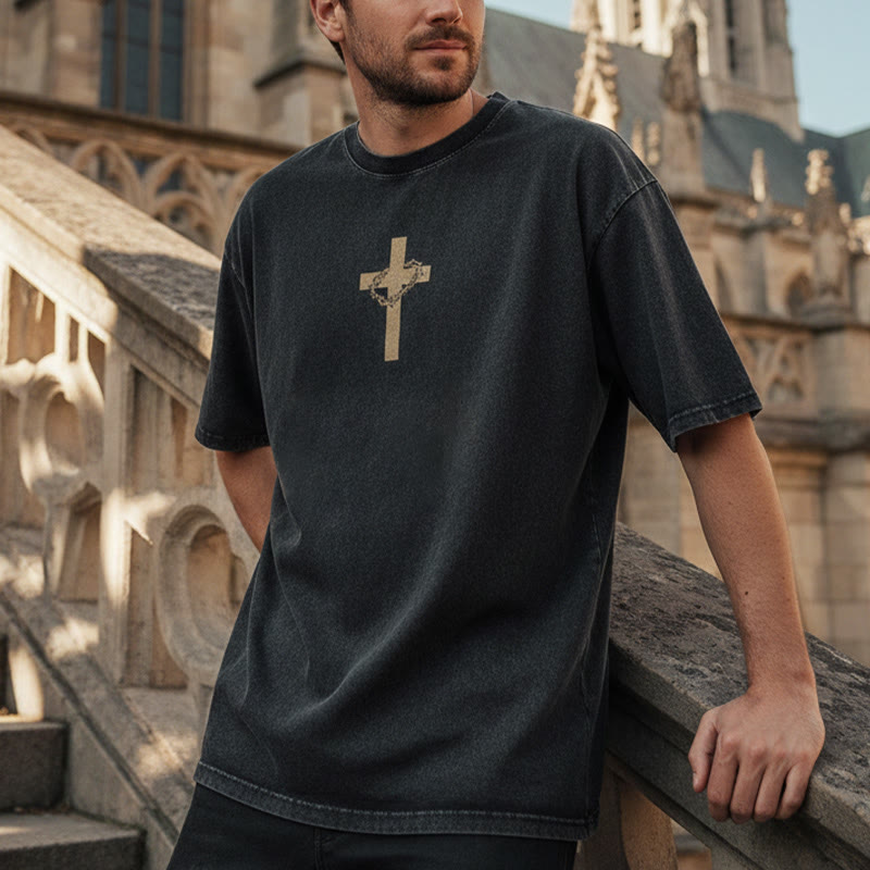 Christianartworkshop T-shirt unisex lavata con croce e corona di spine. - image 1