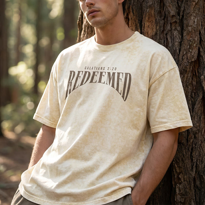 Christianartworkshop T-shirt unisex lavata con stampa fronte e retro "Redeemed" Galati 2:20 - image 1