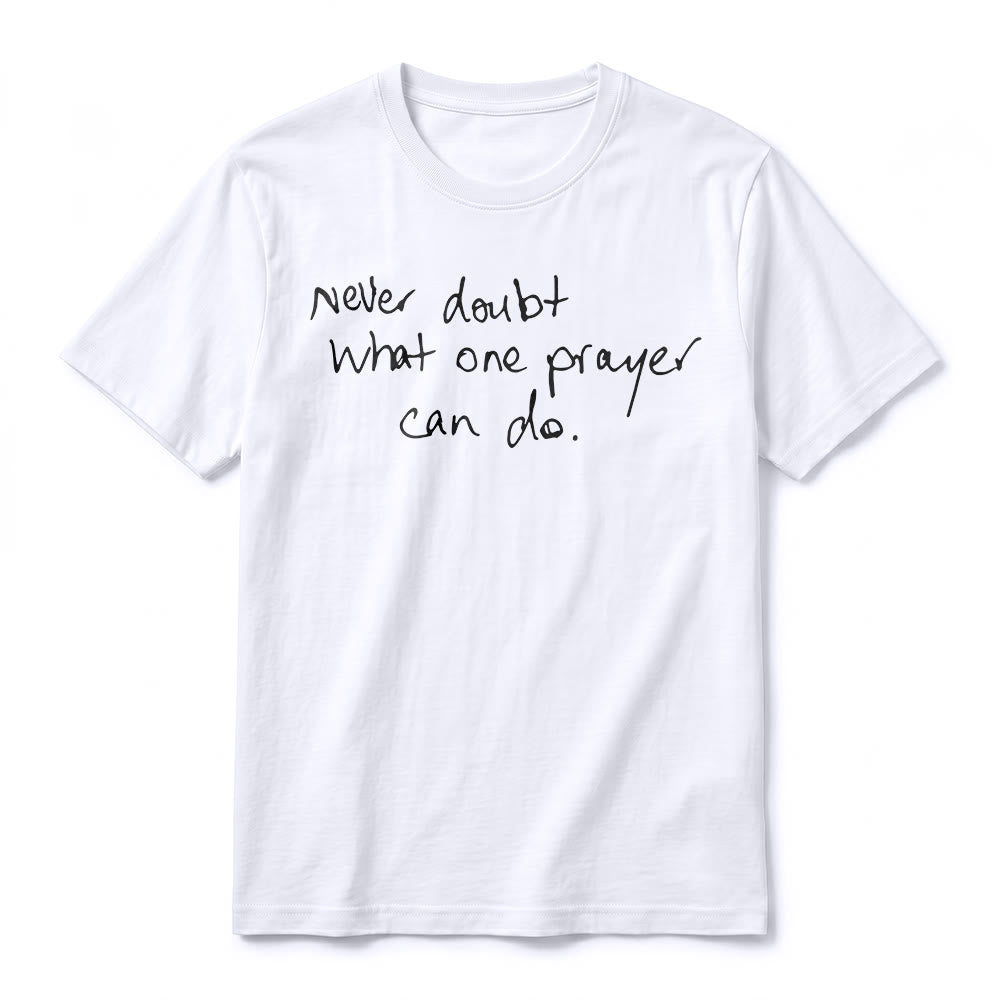 Christianartworkshop T-shirt a maniche corte premium con la scritta "Non dubitare mai di ciò che una preghiera può fare". - image 11