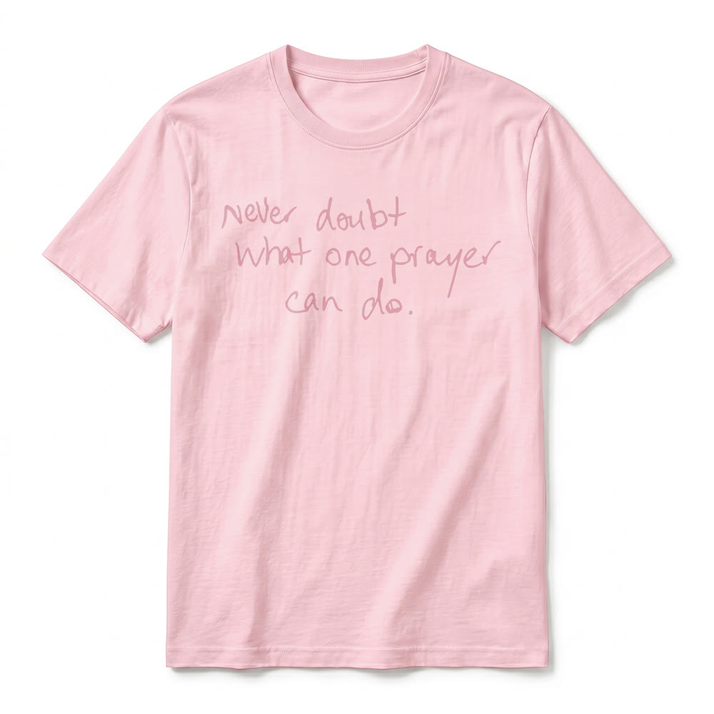 Christianartworkshop T-shirt a maniche corte premium con la scritta "Non dubitare mai di ciò che una preghiera può fare". - image 26