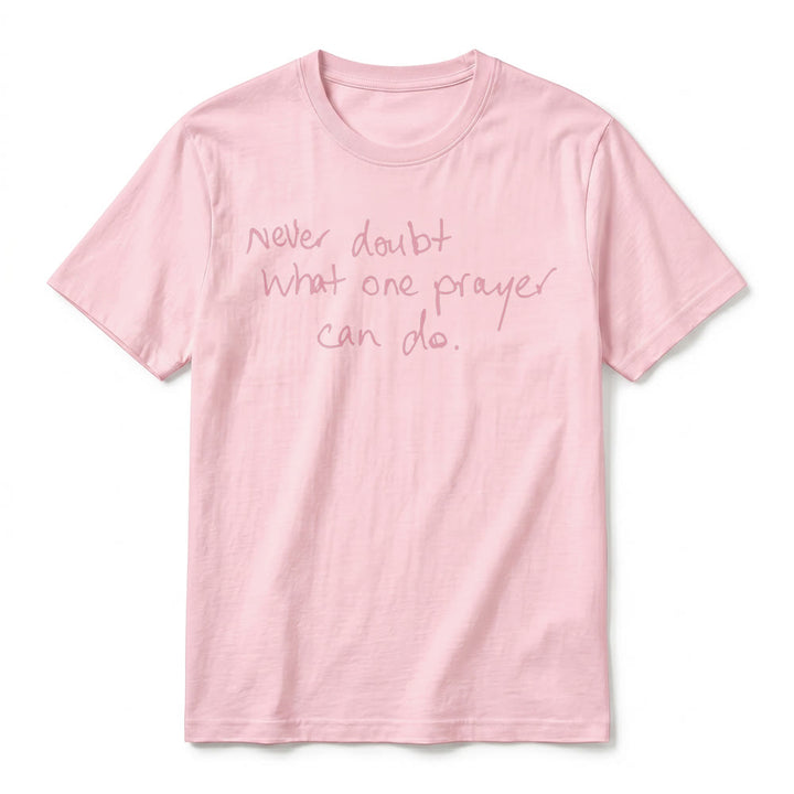 Christianartworkshop T-shirt a maniche corte premium con la scritta "Non dubitare mai di ciò che una preghiera può fare". - image 26