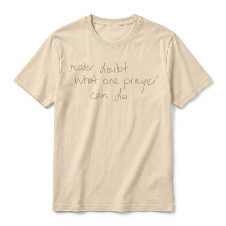 Christianartworkshop T-shirt a maniche corte premium con la scritta "Non dubitare mai di ciò che una preghiera può fare". - image 17
