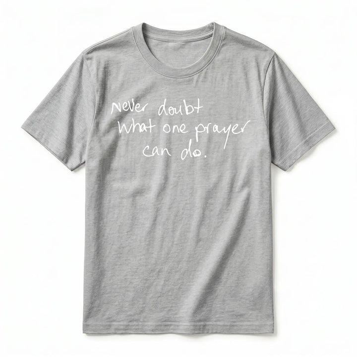 Christianartworkshop T-shirt a maniche corte premium con la scritta "Non dubitare mai di ciò che una preghiera può fare". - image 14