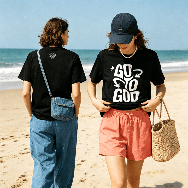Christianartworkshop T-shirt a maniche corte premium con scritta "Go To God" e accento stellato. - image 0
