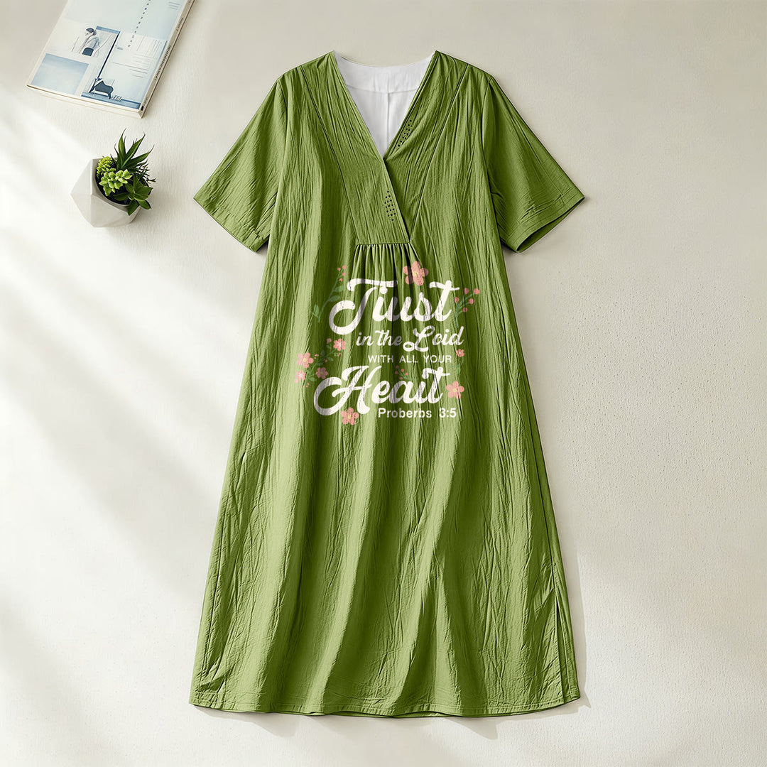 Christianartworkshop Confida nel Signore con tutto il tuo cuore Proverbi 3:5 Abito midi con scollo a V e stampa floreale - Verde oliva - 4XL - image 0