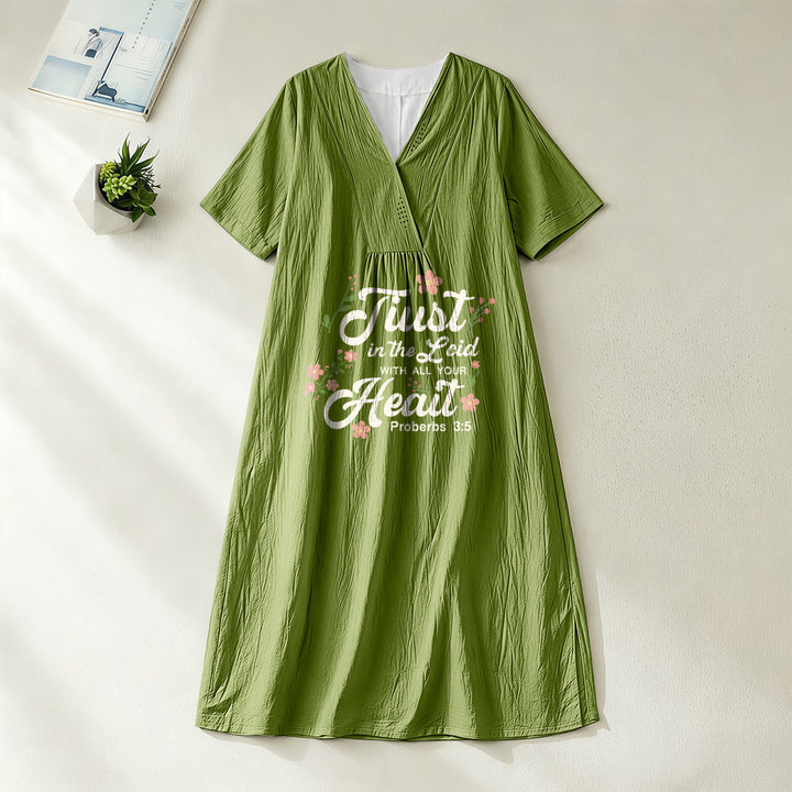 Christianartworkshop Confida nel Signore con tutto il tuo cuore Proverbi 3:5 Abito midi con scollo a V e stampa floreale - Verde oliva - 4XL - image 0
