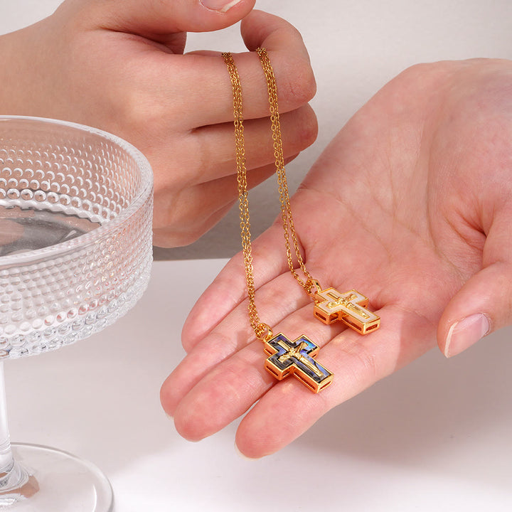 Christianartworkshop Collana con ciondolo a croce e crocifisso sovrapposti: simbolo di redenzione e grazia eterna - image 4