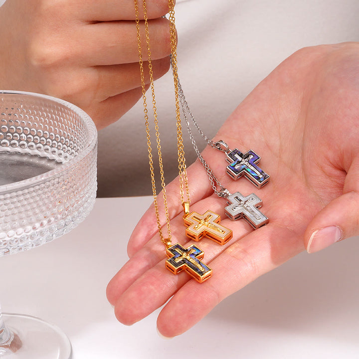 Christianartworkshop Collana con ciondolo a croce e crocifisso sovrapposti: simbolo di redenzione e grazia eterna - image 6