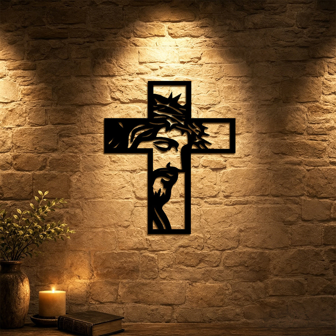 Christianartworkshop Decorazione murale in metallo a forma di croce di Gesù in corona di spine: emblema di sacrificio e misericordia. - image 0