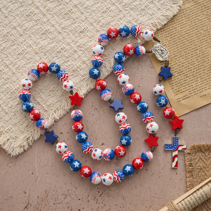 Christianartworkshop Rosario a croce con bandiera americana patriottica, con perline a stelle e strisce rosse, bianche e blu. - image 4