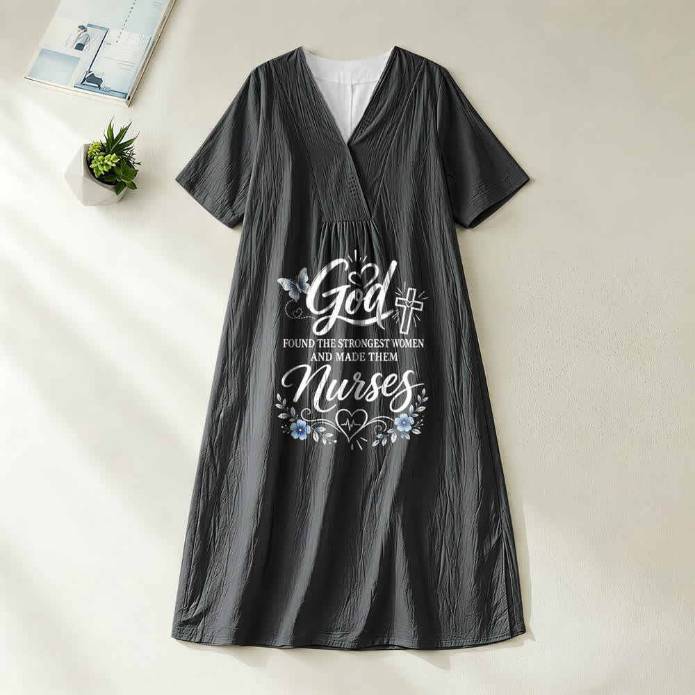 Christianartworkshop Dio ha trovato le donne più forti e le ha rese infermiere Abito midi a maniche corte con scollo a V e scritta ispiratrice - Nero - 4XL - image 0