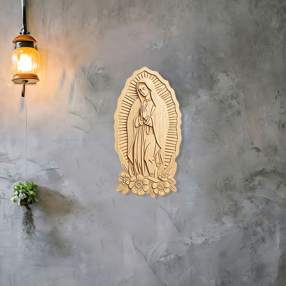 Christianartworkshop - Targa da parete in legno "Aureola Radiosa" della Madonna di Guadalupe: Emblema di dolce protezione - image 1
