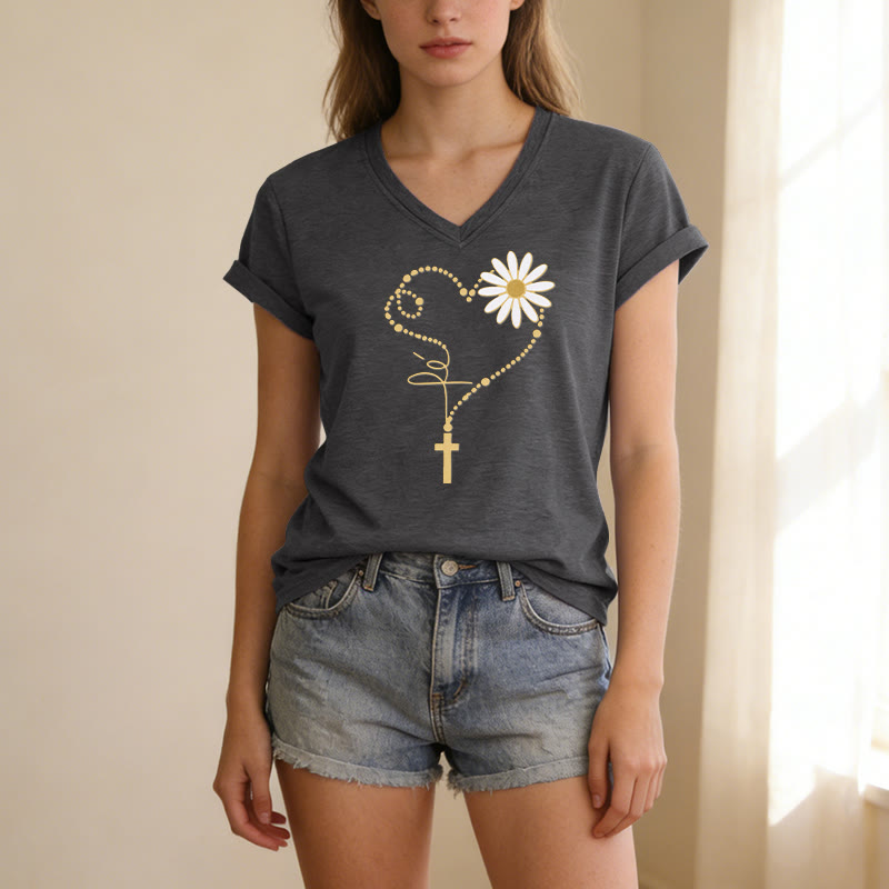 Christianartworkshop T-shirt casual con scollo a V, cuore, croce e margherita con pois dorati. - image 1