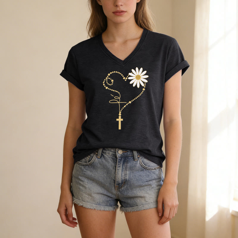Christianartworkshop T-shirt casual con scollo a V, cuore, croce e margherita con pois dorati. - image 3