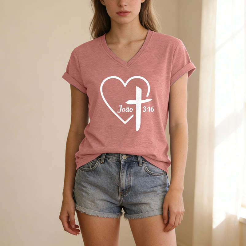 Christianartworkshop T-shirt casual con scollo a V e stampa vintage Cuore e Croce Giovanni 3:16 - image 1