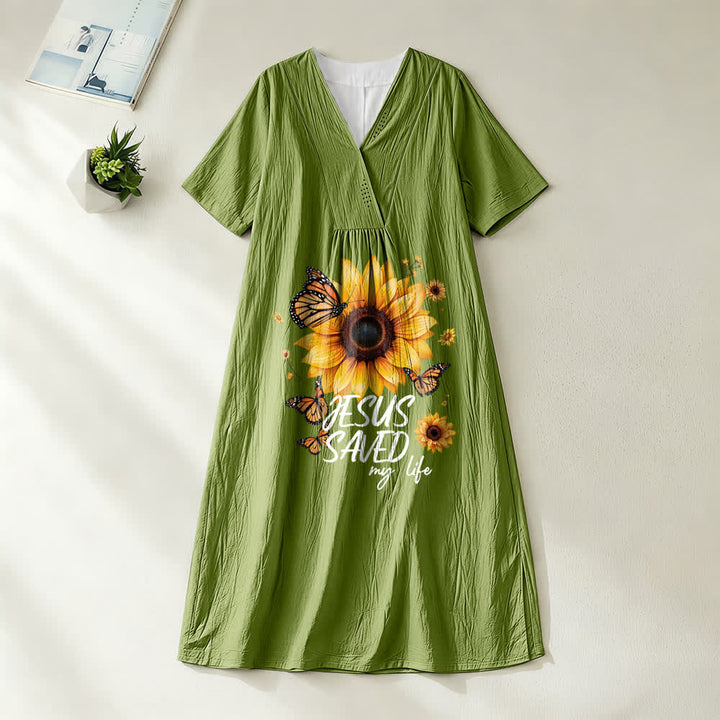 Abito midi a maniche corte con scollo a V e stampa di girasoli e farfalle, "Gesù mi ha salvato la vita", Christianartworkshop. - Verde oliva - 4XL - image 0