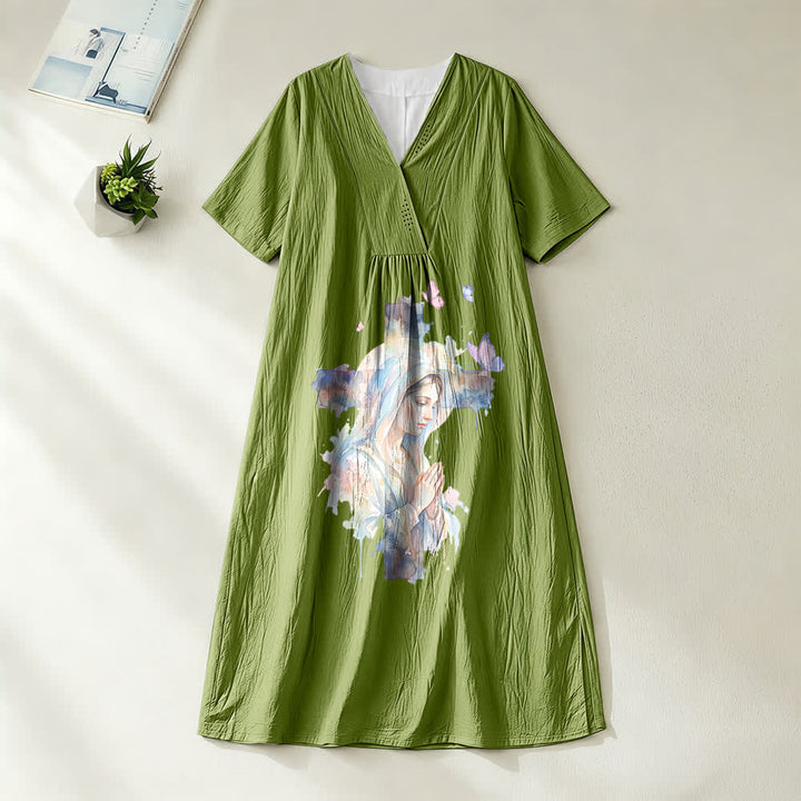 Abito midi a maniche corte con scollo a V e stampa ad acquerello della Madonna di Guadalupe e farfalle, Christianartworkshop. - Verde oliva - 4XL - image 10