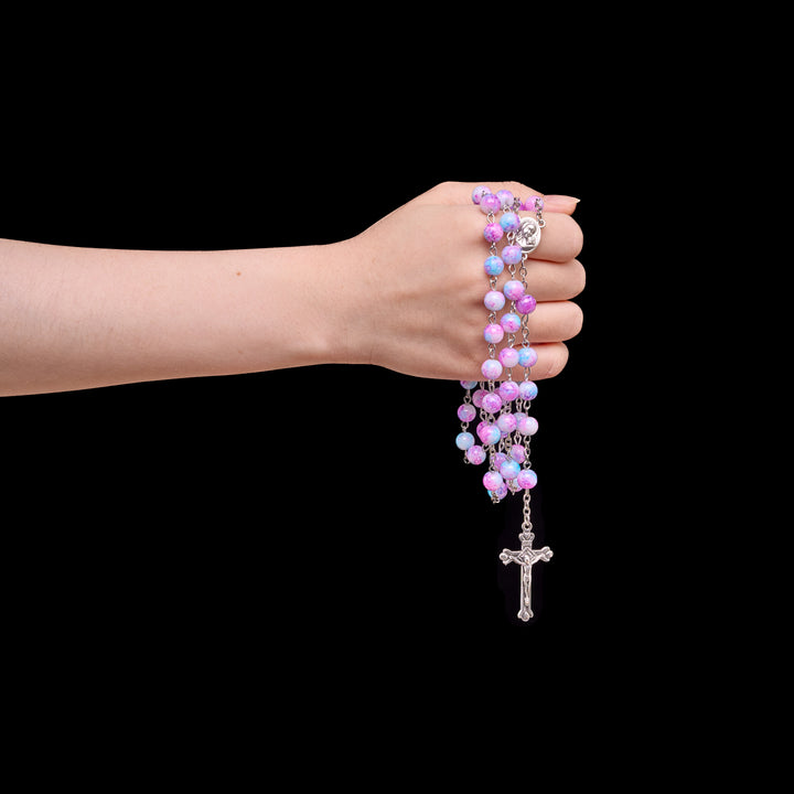 Christianartworkshop Rosario con perle di vetro marmorizzate rosa e blu, medaglia della Madonna con Bambino e crocifisso. - image 1