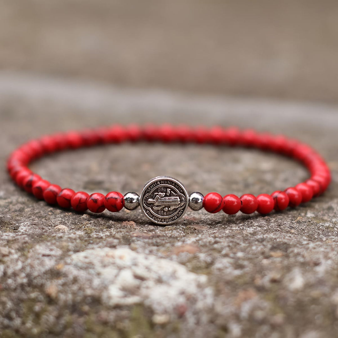 Christianartworkshop Bracciale elastico con perline di pietra naturale e distanziatori con medaglietta di San Benedetto in rilievo: simbolo di protezione divina. - turchese rosso - image 8
